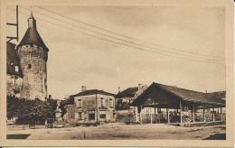 86 VIENNE Cpa MONTS SUR GUESNES La Place Des Halles - Monts Sur Guesnes