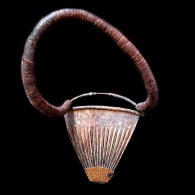 Delcampe - - PIKURAN Ancien Impressionnant Cache-sexe Acier Kirdi Mataram Du Nord Cam / Genuine Old Sexual Sheath Kirdi Makassar - Arte Africano