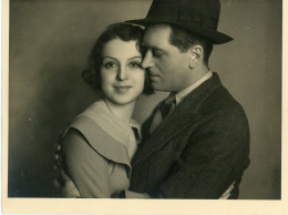 Photo Albert Préjean Avec Renée St Cyr Sur Le Tournage De Toto De Jacques Tourneur  Format 17/23 - Photographs