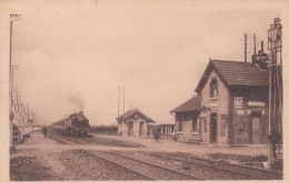 78 - PORCHEVILLE  GARE ISSOU-PORCHEVILLE - TRAIN ARRIVANT EN GARE - Porcheville