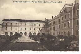 701 ENT  CPA  Valence D'Albi Institution St Etienne Cour D'honneur TBE - Valence D'Albigeois