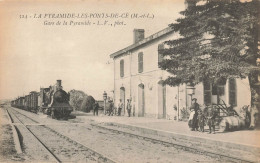 La Pyramide Les Ponts De Cé * Gare De La Pyramide * Arrivée Train Locomotive * Ligne Chemin De Fer Maine Et Loire - Les Ponts De Ce