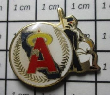 710C Pin's Pins / Beau Et Rare / SPORTS / CALIFORNIE BALLE LETTRE A ROUGE BASE-BALL - Béisbol