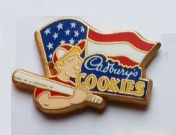 YY13 Pin's Drapeau USA Baseball Cadbury's Cookies Signé Arthus Bertrand Achat Immédiat - Baseball