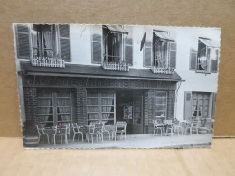 FONTAINEBLEAU (77) Carte Photo Devanture Commerce Café Tabac AU QUARTIER DES SUISSES - Fontainebleau
