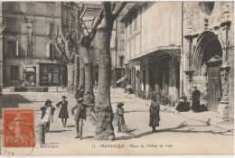 CPA-04-MANOSQUE- PLACE DE L HOTEL DE VILLE-Animée-Circulée - Manosque