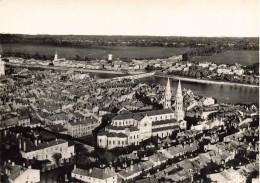 Macon * Vue Aérienne Sur L'église St Pierre , La Saône Et La Bresse - Macon