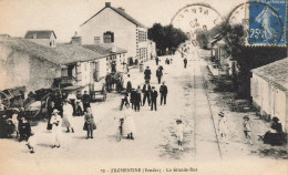 Fromentine * La Grande Rue * Rails Ligne Chemin De Fer Vendée * Enfants Villageois - Autres & Non Classés