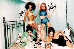 Photo Format Carte Postale Groupe Spice Girls Girls Powers Mel B Geri Halliwell Melanie C Emma Bunton Victoria Beckham - Beroemde Personen