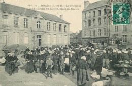 COTES D'ARMOR   GUINGAMP  Le Tribunal Et Le Marché Au Beurre Place Du Centre - Guingamp