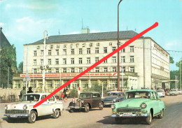 AK Karl Marx Stadt Chemnitz Interhotel Hotel Chemnitzer Hof Wolga Tatra SED Kommunisten Banner Spruch A Theaterplatz DDR - Chemnitz (Karl-Marx-Stadt 1953-1990)