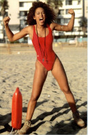 Photo Format Carte Postale Groupe Spice Girls Girl Power Mel B Plage Beach Spiaggia Playa Dos Blanc En TB.Etat - Célébrités