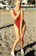 Photo Format Carte Postale Groupe Spice Girls Girl Power Emma Bunton Plage Beach Spiaggia Playa Dos Blanc En TB.Etat - Célébrités