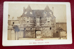 Dieppe * Photo CDV * Un Coin De La Ville , Les Deux Vieilles Tours * Photographe - Dieppe