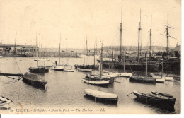 DANS LE PORT - St. Helier