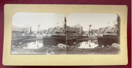 Berneval Sur Mer * Photo Stéréo Circa 1880/1900 * Intérieur Du Village Et Abreuvoir Mare * Villageois Enfants - Berneval