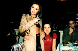 Photo Format Carte Postale Groupe Spice Girls Girls Powers Victoria Beckham Melanie C Dos Blanc En TB.Etat - Célébrités