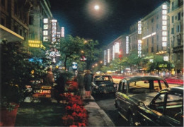 ROMA DI NOTTE - VIA VENETO CON INSEGNE PUBBLICITARIE LUMINOSE - ALITALIA / CARPANO / AUTOVOX / CINZANO - AUTO - 1967 - Cafés, Hôtels & Restaurants