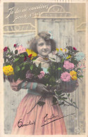 Fleurs - Fille En Roobe Rose Avec Un Gros Bouquet De Fleurs - Carte Postale Ancienne - Flowers