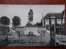 80 - CHAULNES - Le Monument Aux Morts. (CPSM) - Chaulnes