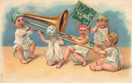 Enfants Bébés Nus , Pot De Chambre & Trompette * CPA Illustrateur Gaufrée Embossed * Cul Nu * Instrument Musique Bébé - Autres & Non Classés