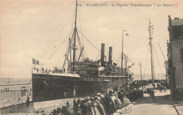 Bateau * Paquebot LA NAVARRE * Compagnie Générale Transatlantique * Dans Le Port De St Nazaire - Piroscafi