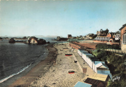 Trégastel * La Plage De Coz Pors * Cabines De Bain - Trégastel