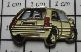 812e Pin's Pins / Beau Et Rare / AUTOMOBILES / RENAULT 5 OU SUPER 5 COULEUR BEURRE FRAIS - Renault