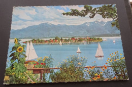 Die Fraueninsel Im Chiemsee Mit Hochfelln Und Hochgern - Photo Und Verlag Müller, Prien Am Chiemsee - Chiemgauer Alpen