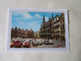 Brussel , Echte Foto Van De Markt Met Peugeot 404, Citroën Traction, Renault,enz.. - Places, Squares