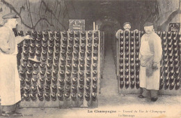 FRANCE - Régions - La Champagne - Travail Du Vin De Champagne - Le Remuage - Carte Postale Ancienne - Champagne - Ardenne