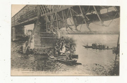 Cp, CATASTROPHE FERROVIAIRE,  Chemin De Fer , 49, PONTS DE CE , 1907, Le 6 E Génie Découvrant Le Corps Du Mécanicien - Katastrophen