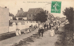 Arzon * Port Navalo * Arrivée D'une Procession , Route Du Village * Défilé Coiffe Fête Religieuse - Arzon