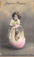 Pâques - Enfant Avec Un Oeuf - à L'interieur Un Lapin - Carte Postale Ancienne - Easter