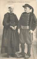 Gouëzec * Homme Et Femme Du Pays En Coiffe Et Costume - Other & Unclassified