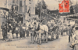 38-VOIRON- CHAR DES GONNES DE LA GRAND'RUE - Voiron