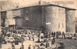 43-LE-MONASTIER-SUR-GAZEILLE- LA PLACE DU FOIRAL ET LE CHÂTEAU ABBATIAL - Sonstige & Ohne Zuordnung