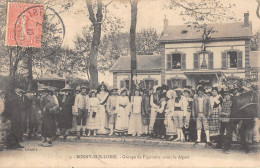 CPA 45 BONNY SUR LOIRE GROUPE DE FIGURANTS AVANT LE DEPART - Sonstige & Ohne Zuordnung