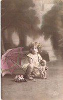 ENFANTS - Petite Fille Avec Sa Poupée Et Son Parapluie  - Fantaisie - Carte Postale Ancienne - Autres & Non Classés