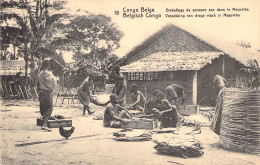 CONGO - Emballage Du Poisson Sec Dans La Mayumbe - Carte Postale Ancienne - Otros & Sin Clasificación