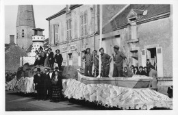 CPA 45 CHATEAUNEUF SUR LOIRE CARTE PHOTO CAVALCADE Cliché J.SEZNEC N°1 - Altri & Non Classificati