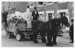 CPA 45 CHATEAUNEUF SUR LOIRE CARTE PHOTO CAVALCADE Cliché J.SEZNEC N°3 - Otros & Sin Clasificación