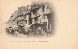 Lannion * La Place Du Centre Et Les Vieilles Maisons * Jour De Marché Foire * Coiffe - Lannion