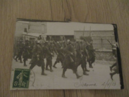 Carte Photo Militaire Militaria Sissonne Défilé Dans La Rue 1913 - Personajes