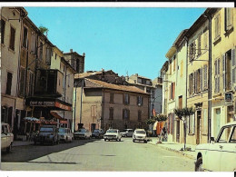 LA TOUR D'AIGUES (84) Rue De La République Ed. Ertay, Cpm (2cv) - La Tour D'Aigues