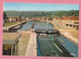 EP099  CP  LONGUEIL-ANNEL    (Oise) Les Ecluses En Aval Vues Depuis La Passerelle  -  Péniches - Longueil Annel