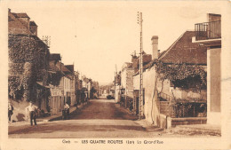 CPA 46 LES QUATRE ROUTES LA GRAND RUE - Autres & Non Classés