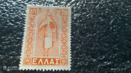YUNANİSTAN--1950-60                 300DR    .          USED - Revenue Stamps