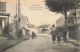 Damigny * Entrée Du Bourg Du Village ( Pont De Fresne ) * Damigni Villageois Enfants - Damigny