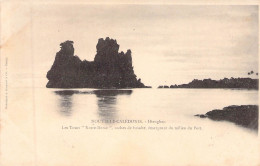 NOUVELLE CALEDONIE - Hienghen - Les Tours Notre Dame Roches De Basalte émergeant Du Milieu.... - Carte Postale Ancienne - Nouvelle Calédonie